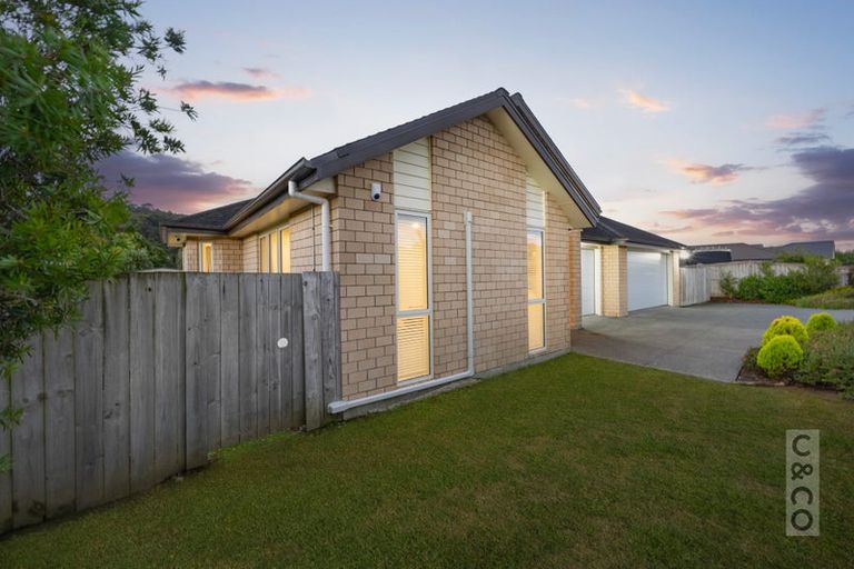 Photo of property in 16 Fruitlands Road, Kumeu, 0810