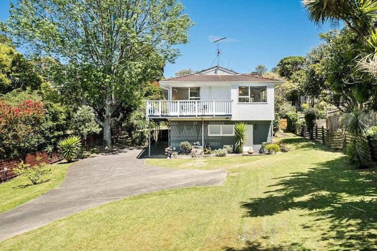 Photo of property in 37 Wyoming Avenue, Murrays Bay, Auckland, 0630