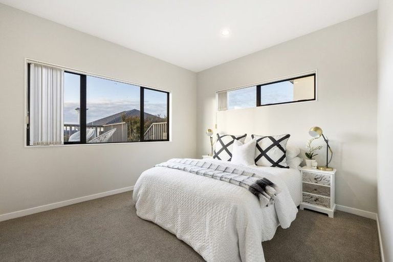 Photo of property in 16 Oak View Terrace, Schnapper Rock, Auckland, 0632