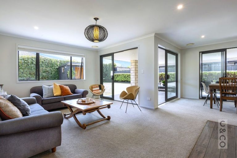 Photo of property in 10 Pohutukawa Parade, Riverhead, 0820