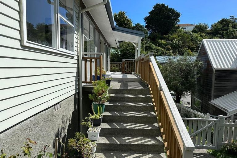 Photo of property in 78 Churton Drive, Churton Park, Wellington, 6037