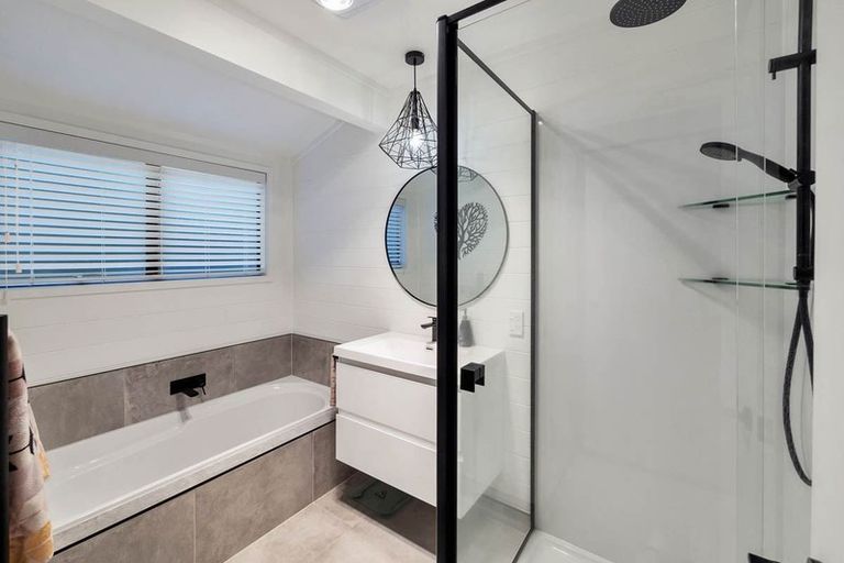 Photo of property in 231 Kaipara Road, Papakura, 2582