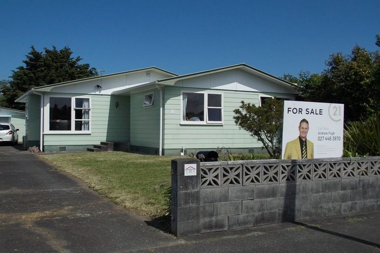 Photo of property in 16 Jackson Avenue, Highbury, Palmerston North, 4412