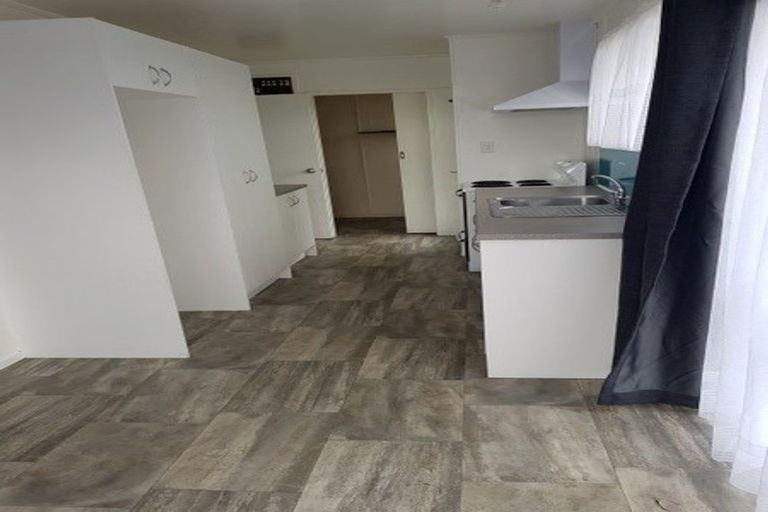 Photo of property in 2/24 Station Road, Takanini, 2112