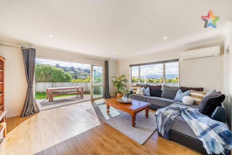 Photo of property in 2 Poto Road, Normandale, Lower Hutt, 5010