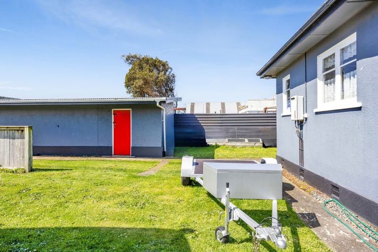 Photo of property in 8 Wellington Street, Hawera, 4610