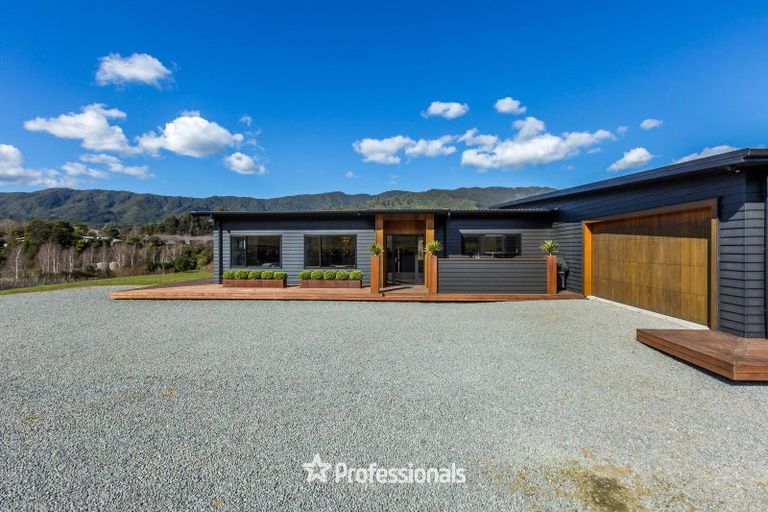Photo of property in 49 Mount Marua Drive, Maymorn, Upper Hutt, 5018