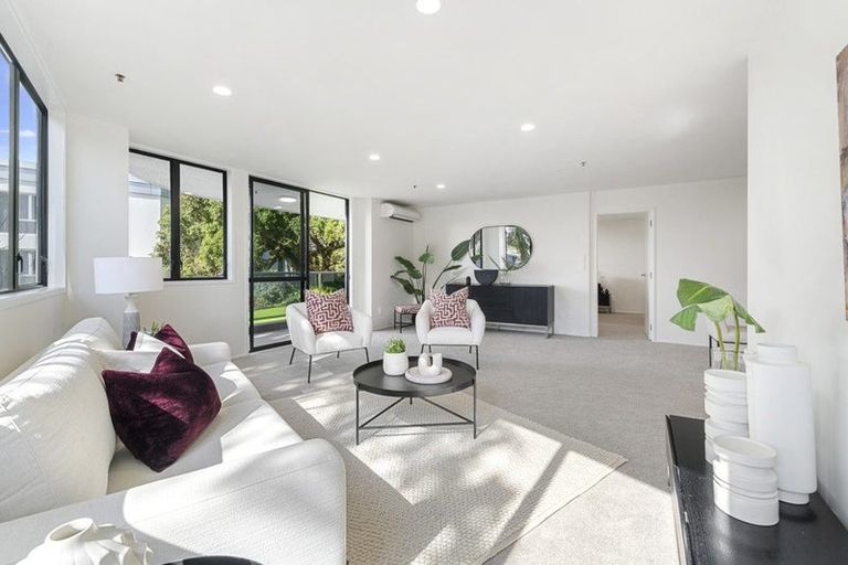 Photo of property in 5c The Promenade, Takapuna, Auckland, 0622