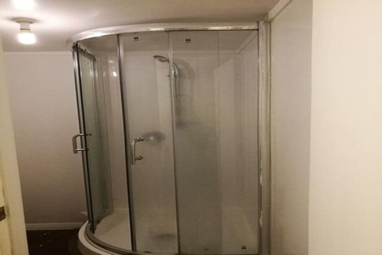 Photo of property in 2/19 Stanley Road, Glenfield, Auckland, 0629