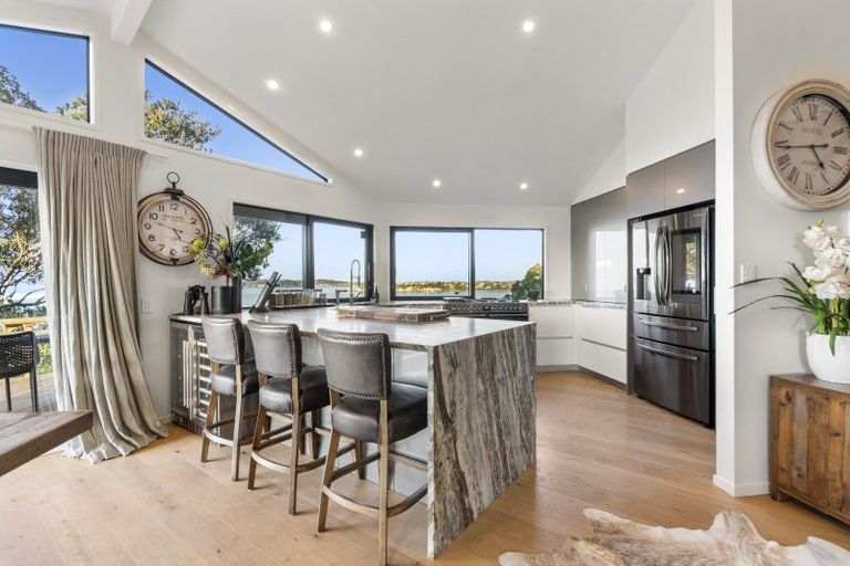 Photo of property in 86 Vipond Road, Stanmore Bay, Whangaparaoa, 0932
