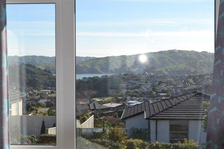 Photo of property in 11 Madeira Close, Whitby, Porirua, 5024