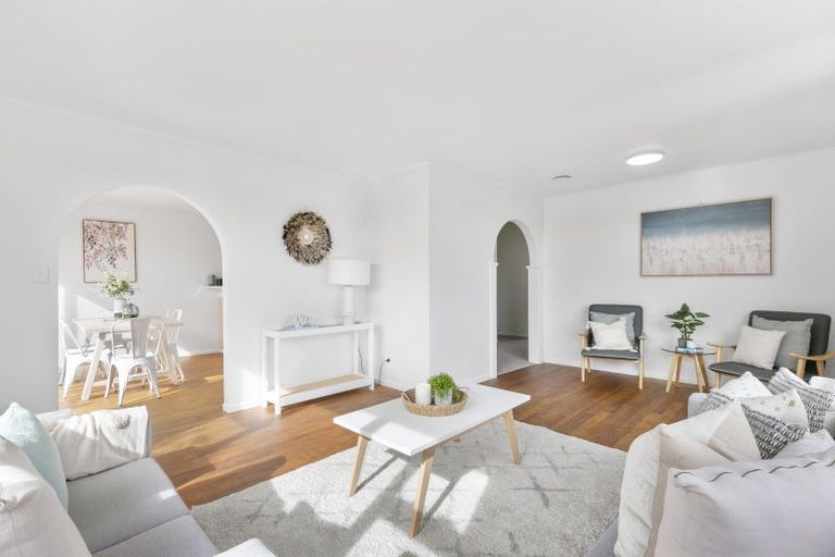 Photo of property in 9 Lomond Street, Newlands, Wellington, 6037