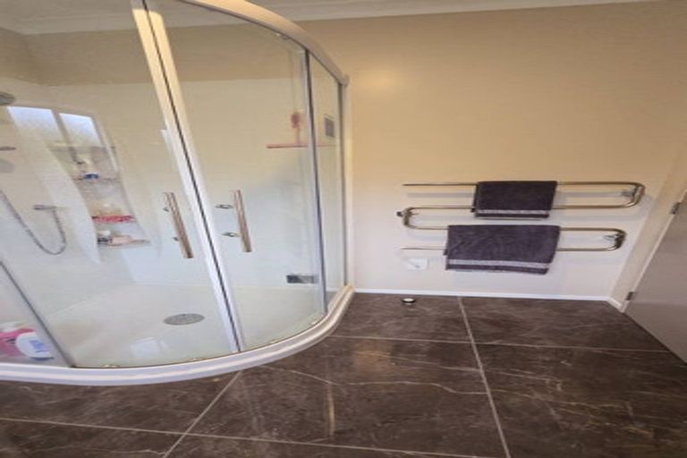 Photo of property in 22 Portmore Place, Grenada Village, Wellington, 6037