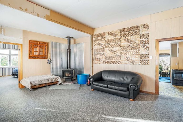 Photo of property in 19 Milne Street, Hunterville, 4730