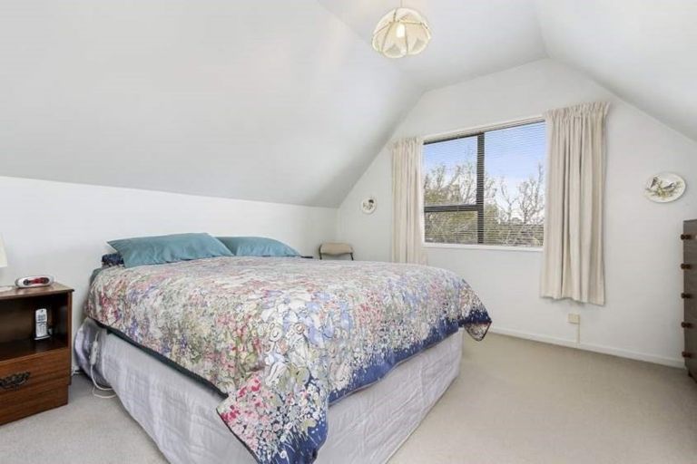 Photo of property in 4 Sunward Rise, Glenfield, Auckland, 0629