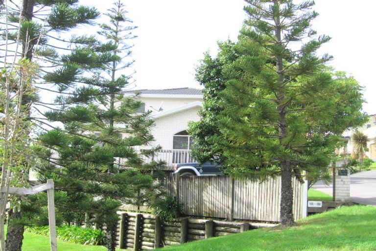 Photo of property in 140 Red Beach Road, Red Beach, 0932