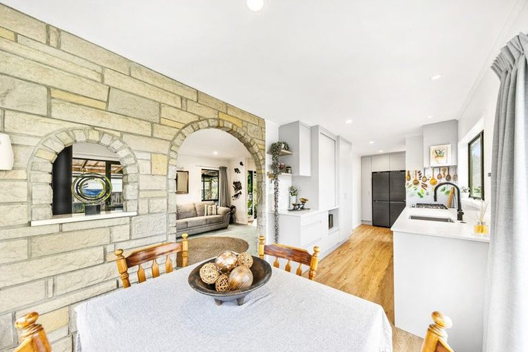 Photo of property in 22 Deverell Place, Northcross, Auckland, 0632