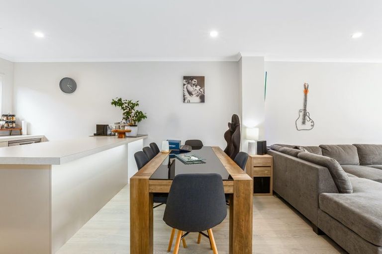 Photo of property in 9u7 Surrey Street, Tawa, Wellington, 5028