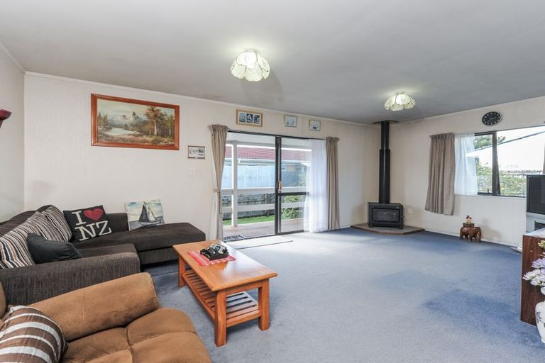 Photo of property in 2/83 Glendale Road, Glen Eden, Auckland, 0602