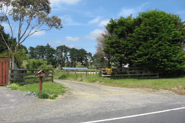 Photo of property in 37 Deacon Road, Riverhead, Kumeu, 0892
