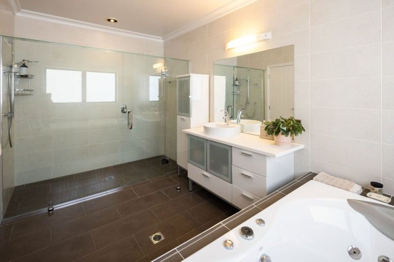 Photo of property in 27 Dalethorpe Avenue, Fairfield, Hamilton, 3214