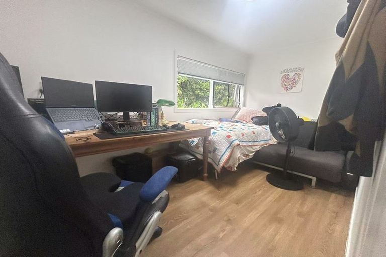 Photo of property in 35 Montgomery Avenue, Rothesay Bay, Auckland, 0630