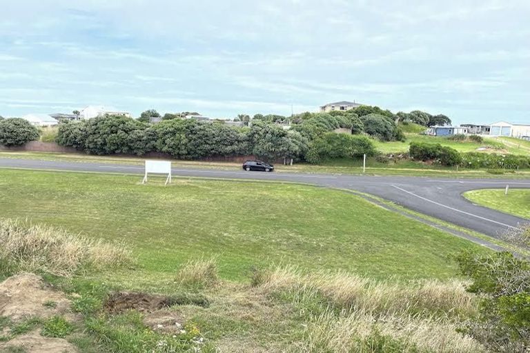 Photo of property in 16 Longbeach Drive, Castlecliff, Wanganui, 4501