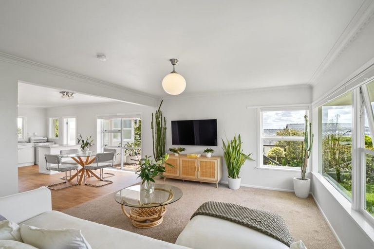 Photo of property in 3/619 Beach Road, Rothesay Bay, Auckland, 0630