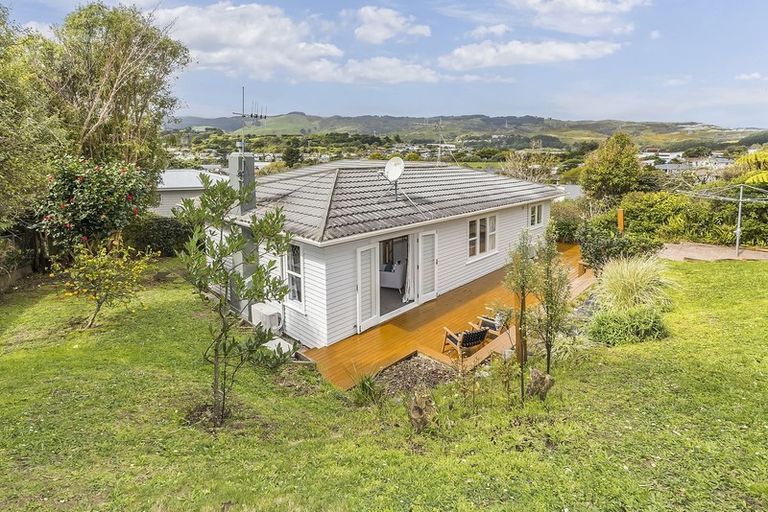 Photo of property in 9 Lane Crescent, Tawa, Wellington, 5028