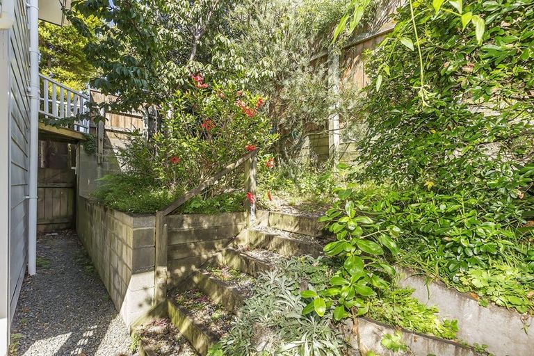 Photo of property in 27f2 Kenwyn Terrace, Newtown, Wellington, 6021