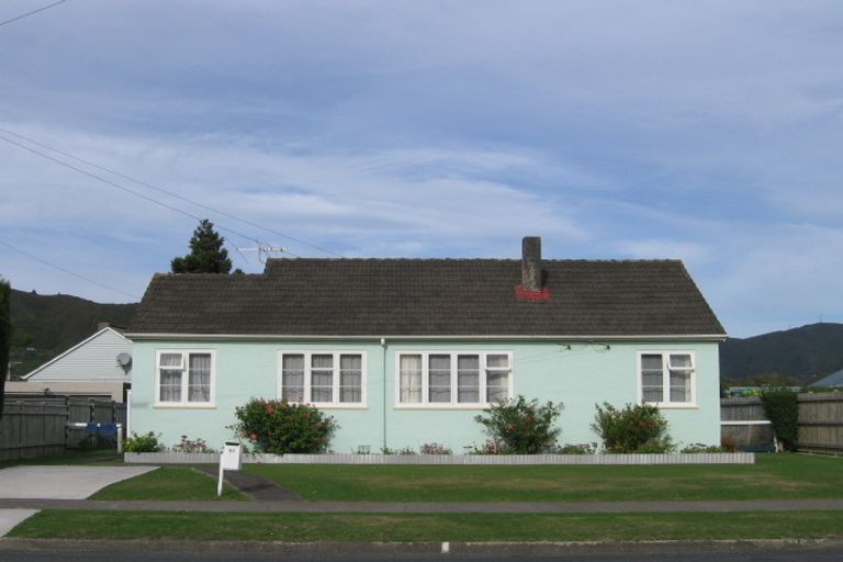 Photo of property in 10 Churton Crescent, Taita, Lower Hutt, 5011