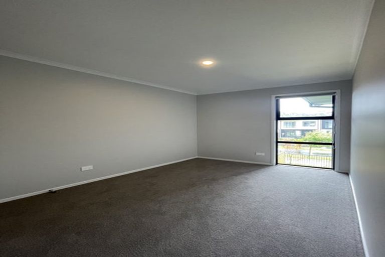 Photo of property in 74 Papatupu Way, Kumeu, 0810
