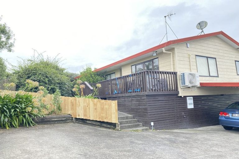 Photo of property in 15a Gill Avenue, Te Atatu Peninsula, Auckland, 0610