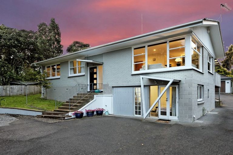 Photo of property in 12 Havelle Avenue, Titirangi, Auckland, 0604