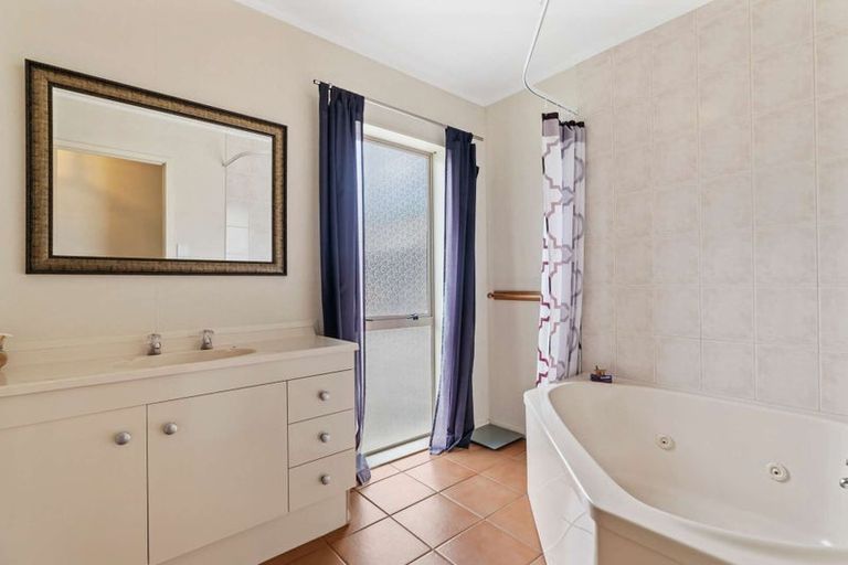 Photo of property in 22b Pacific Street, Waiuku, 2123