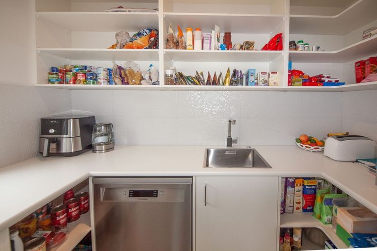 Photo of property in 5 Farnworth Terrace, Churton Park, Wellington, 6037