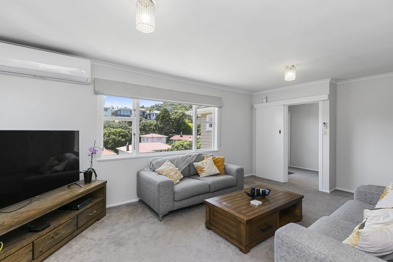 Photo of property in 95 Kenmore Street, Newlands, Wellington, 6037