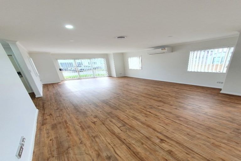 Photo of property in 7 Survila Street, Takanini, 2110