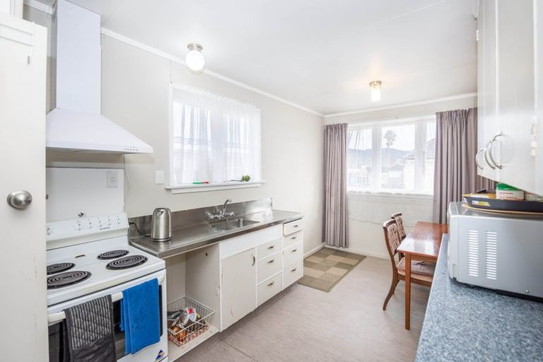 Photo of property in 14a Cliff View Drive, Green Bay, Auckland, 0604