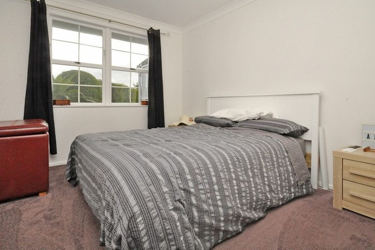 Photo of property in 27 Clinton Avenue, Te Atatu Peninsula, Auckland, 0610