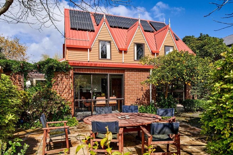 Photo of property in 18 Solander Place, Whitby, Porirua, 5024