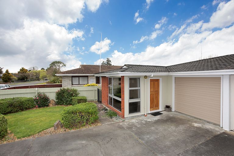 Photo of property in 10 Rainforth Street, Roslyn, Palmerston North, 4414