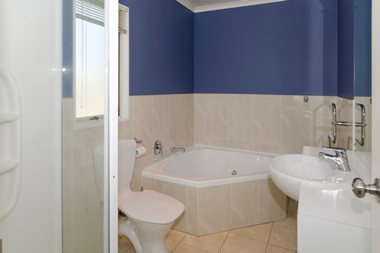 Photo of property in 3 Banshire Close, Flat Bush, Auckland, 2016