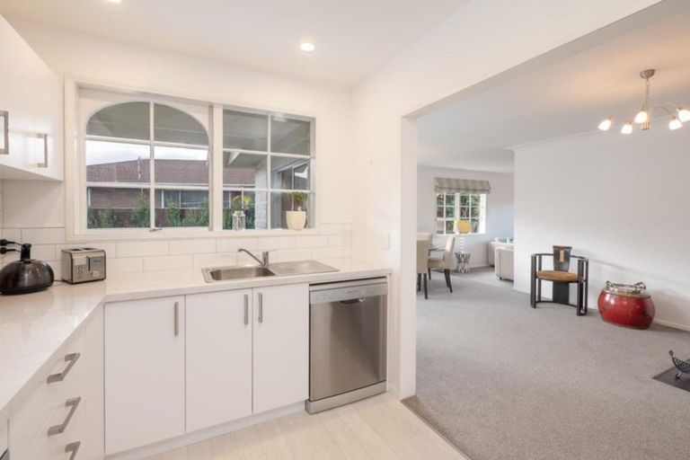 Photo of property in 22 Dunrobin Place, Avonhead, Christchurch, 8042