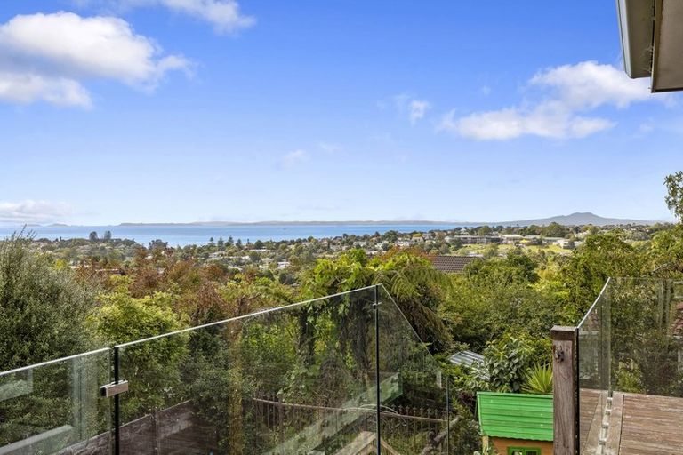 Photo of property in 4 Geoffrey Road, Torbay, Auckland, 0630