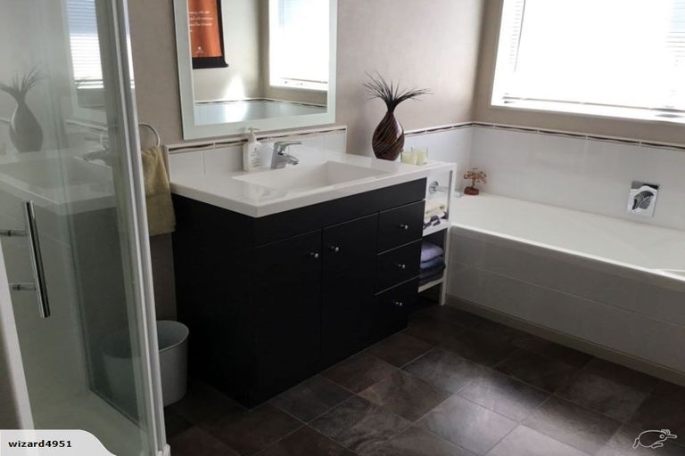 Photo of property in 11 Geneva Terrace, Kelvin Grove, Palmerston North, 4414