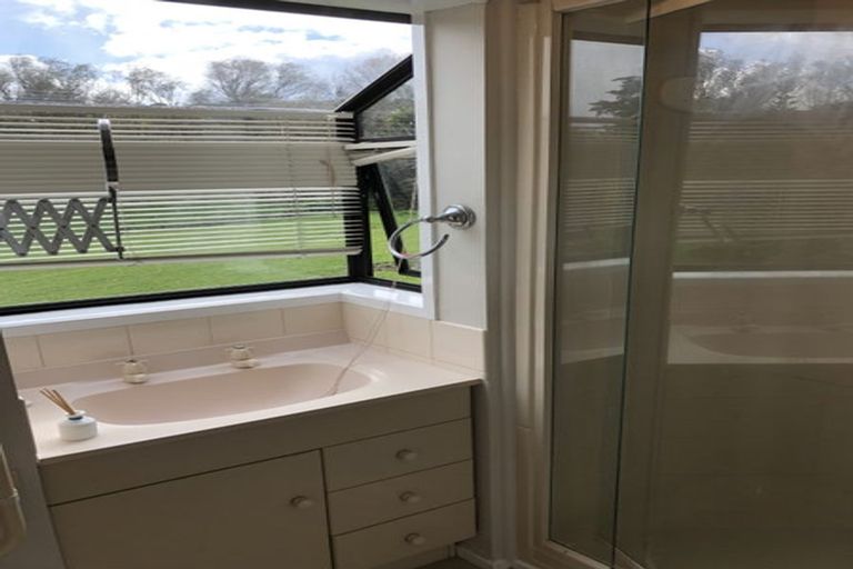 Photo of property in 9 Inchinnam Road, Flat Bush, Auckland, 2016