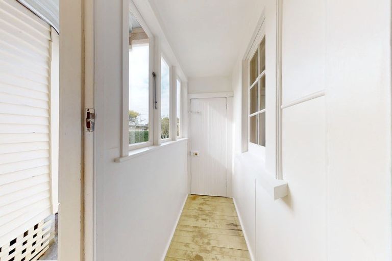 Photo of property in 23 Paynters Avenue, Strandon, New Plymouth, 4312