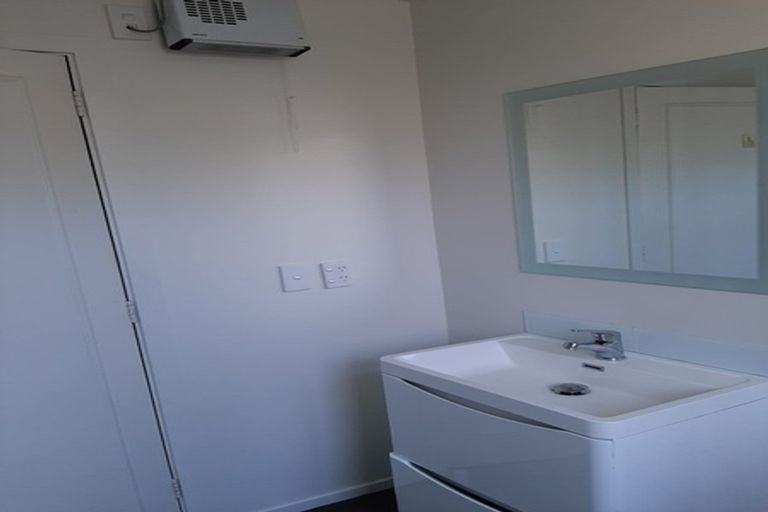 Photo of property in 118 Holly Road, St Albans, Christchurch, 8014