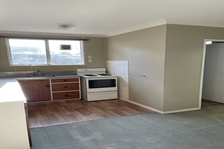 Photo of property in 2/404 Main North Road, Redwood, Christchurch, 8051